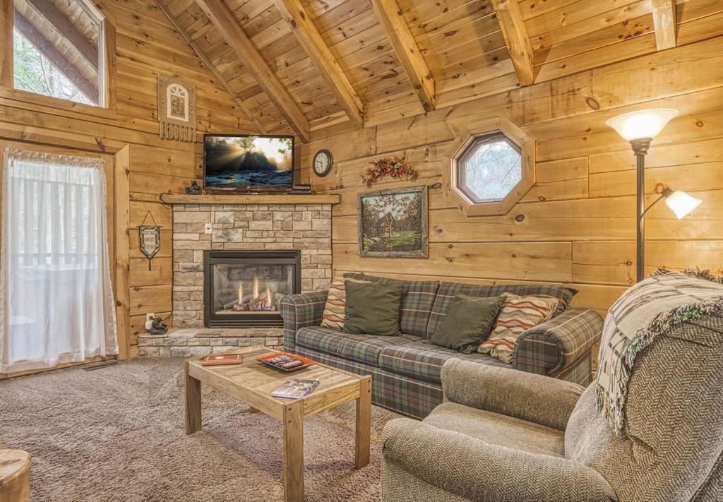 Mountain Eden, Hot Tub, Resort Pool, Wifi, 1089 Free Tickets Each Paid Day, Dollywood And More ガトリンバーグ エクステリア 写真
