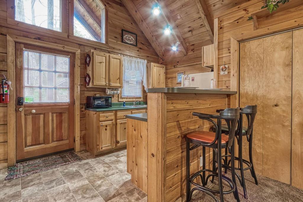 Mountain Eden, Hot Tub, Resort Pool, Wifi, 1089 Free Tickets Each Paid Day, Dollywood And More ガトリンバーグ エクステリア 写真