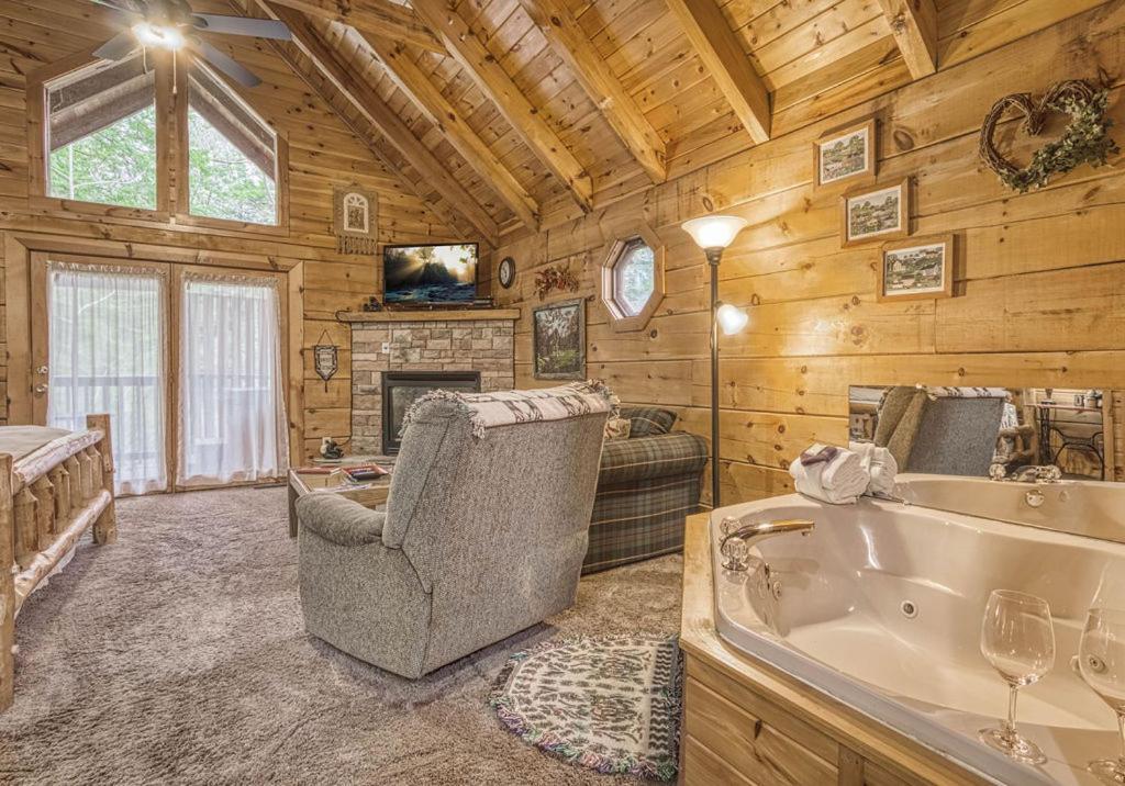 Mountain Eden, Hot Tub, Resort Pool, Wifi, 1089 Free Tickets Each Paid Day, Dollywood And More ガトリンバーグ エクステリア 写真