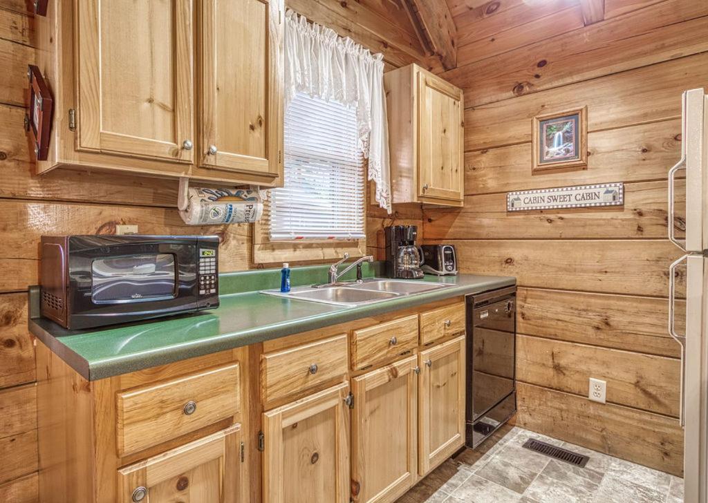 Mountain Eden, Hot Tub, Resort Pool, Wifi, 1089 Free Tickets Each Paid Day, Dollywood And More ガトリンバーグ エクステリア 写真